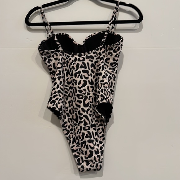 Pink Lily. Medium. - Picture 3 of 4